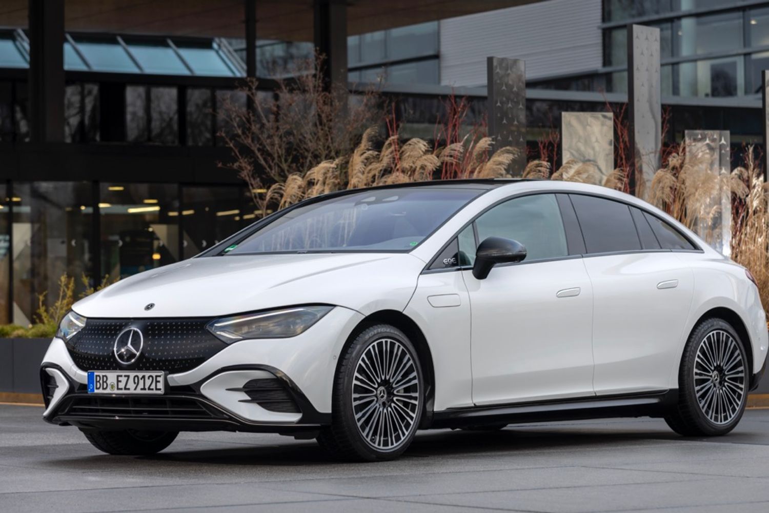 Mercedes EQE front static